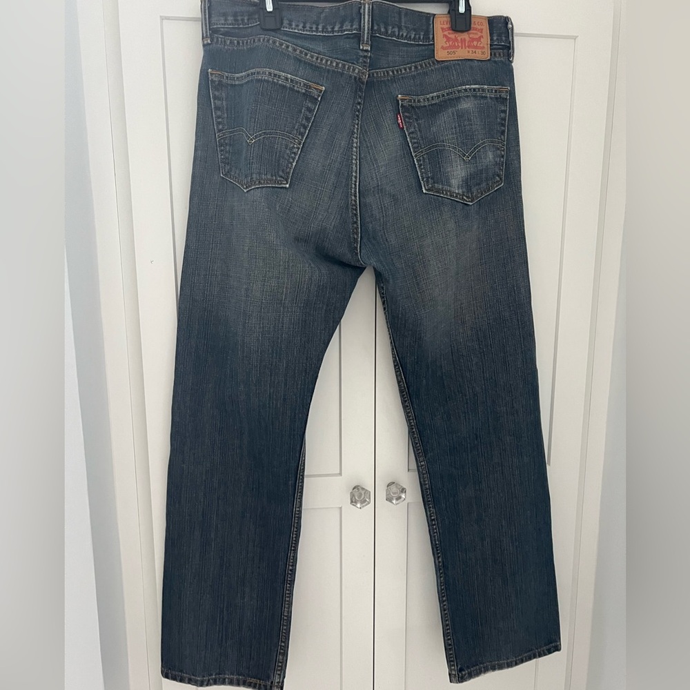 Levi's Men's 505 Blue Jeans in dark wash size 34W 30 L